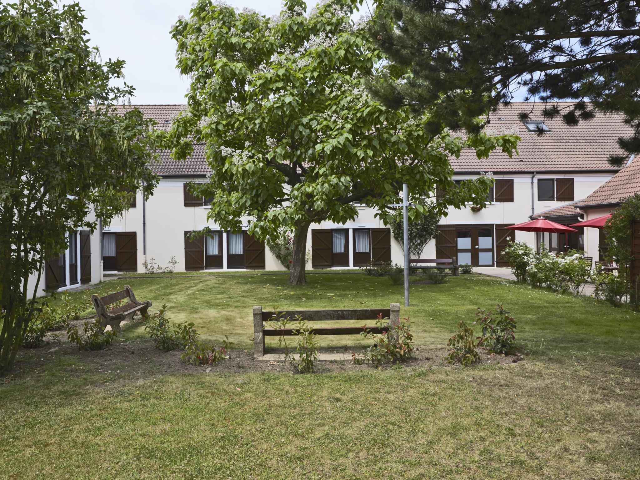 Kyriad Hotel Meaux Zewnętrze zdjęcie