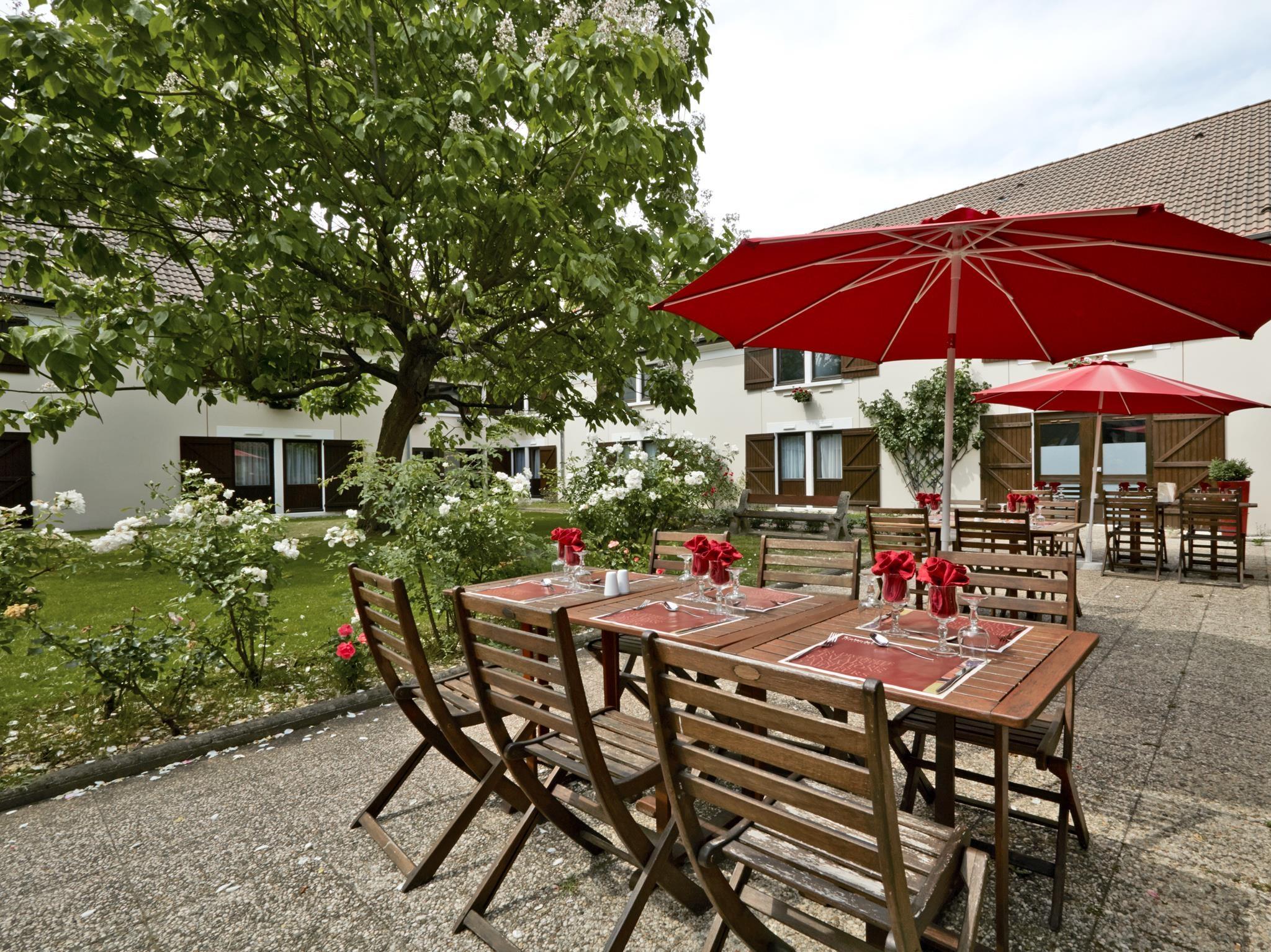 Kyriad Hotel Meaux Zewnętrze zdjęcie