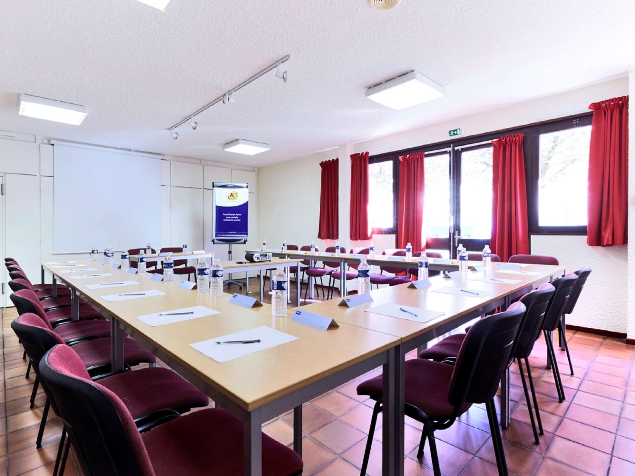 Kyriad Hotel Meaux Zewnętrze zdjęcie