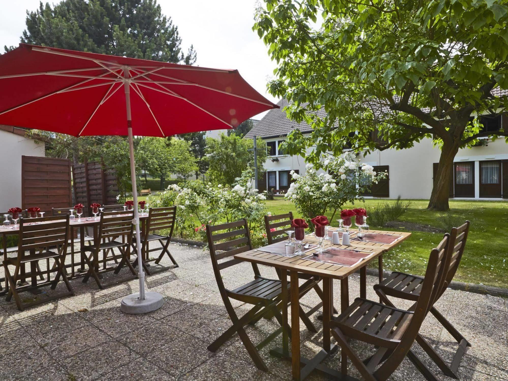 Kyriad Hotel Meaux Zewnętrze zdjęcie