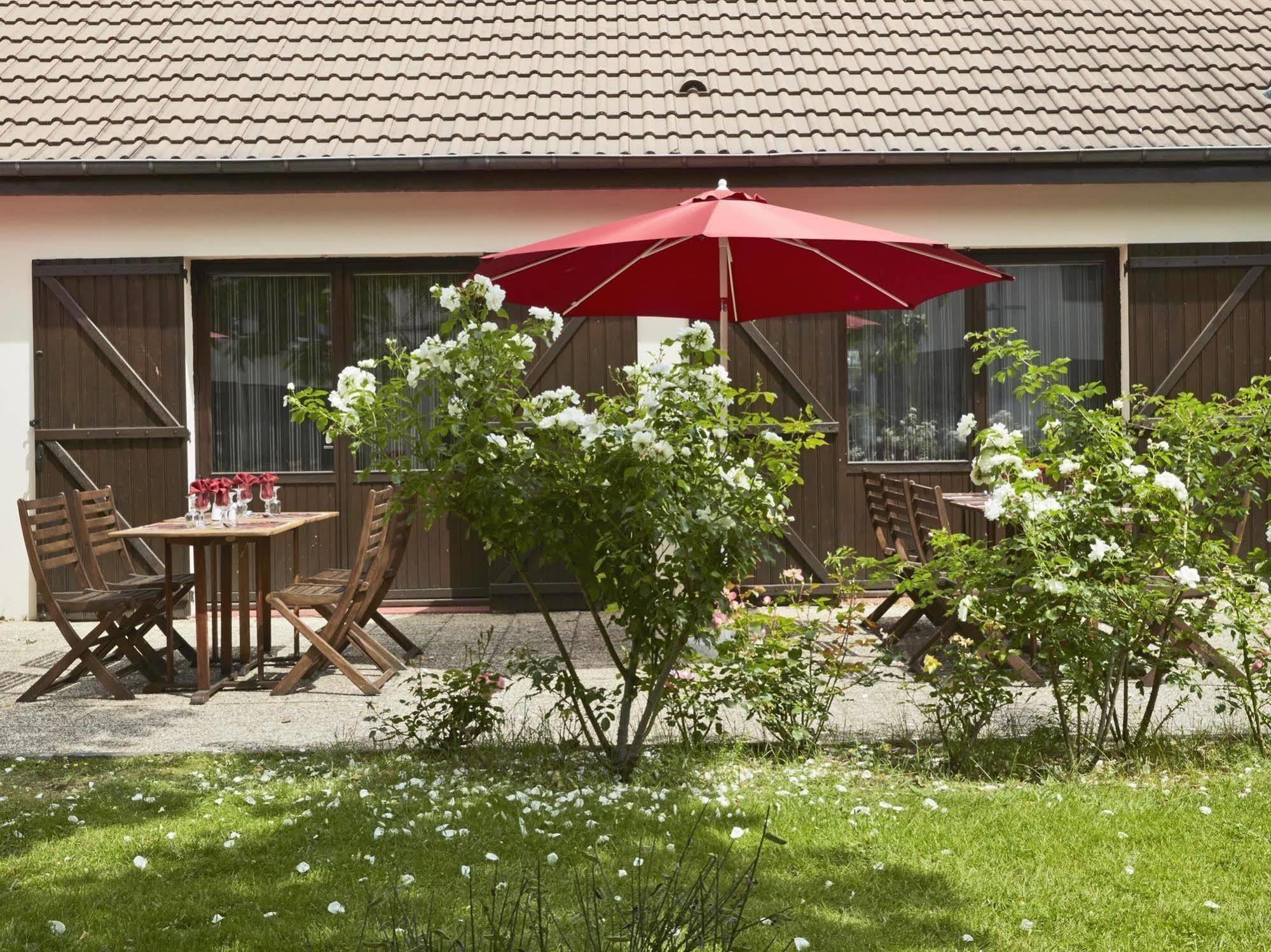 Kyriad Hotel Meaux Zewnętrze zdjęcie